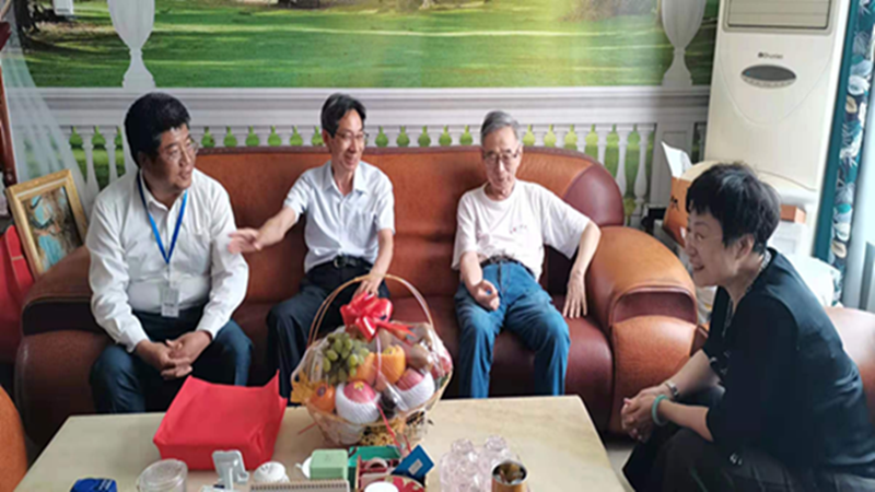 20210610162329202598403786.png 慰问劳模_副本.png